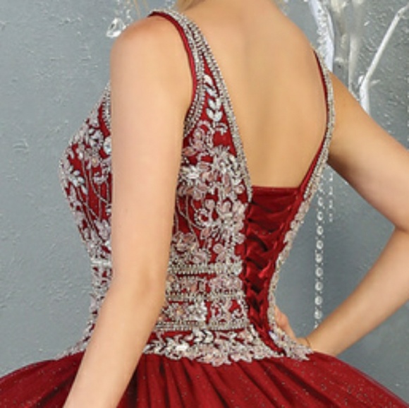 New quiencenara ball gown - Picture 4 of 7